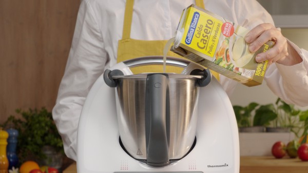 Tercer paso Sopa de ajo con Thermomix